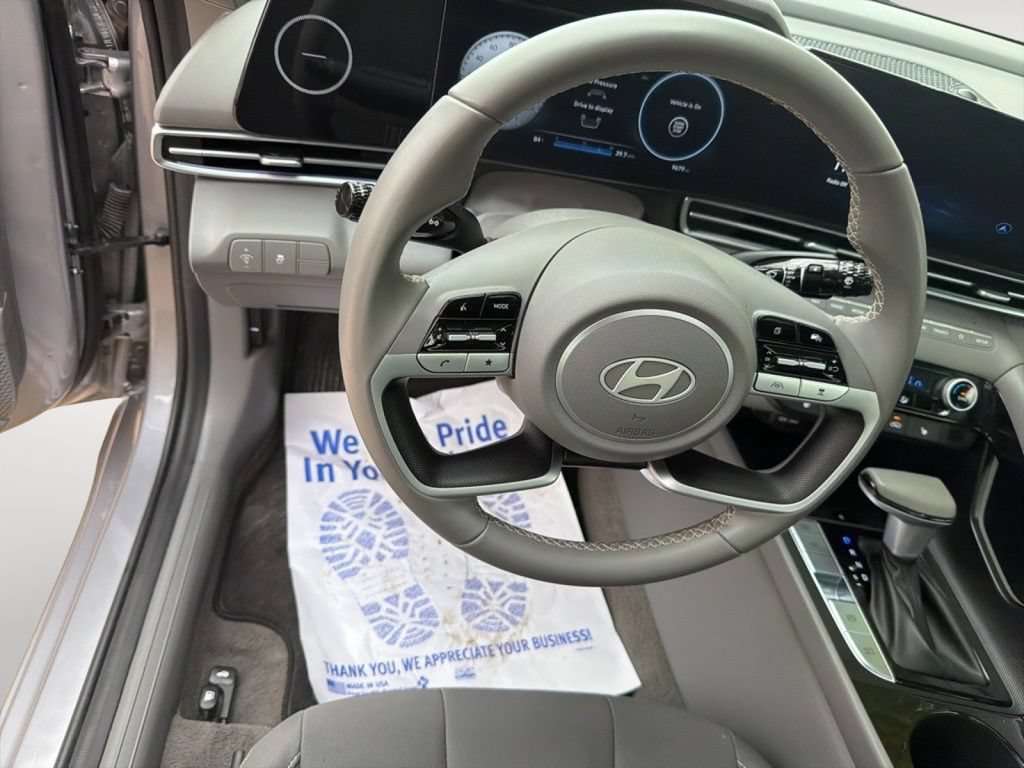 Used 2025 Hyundai Elantra SEL FWD image 16