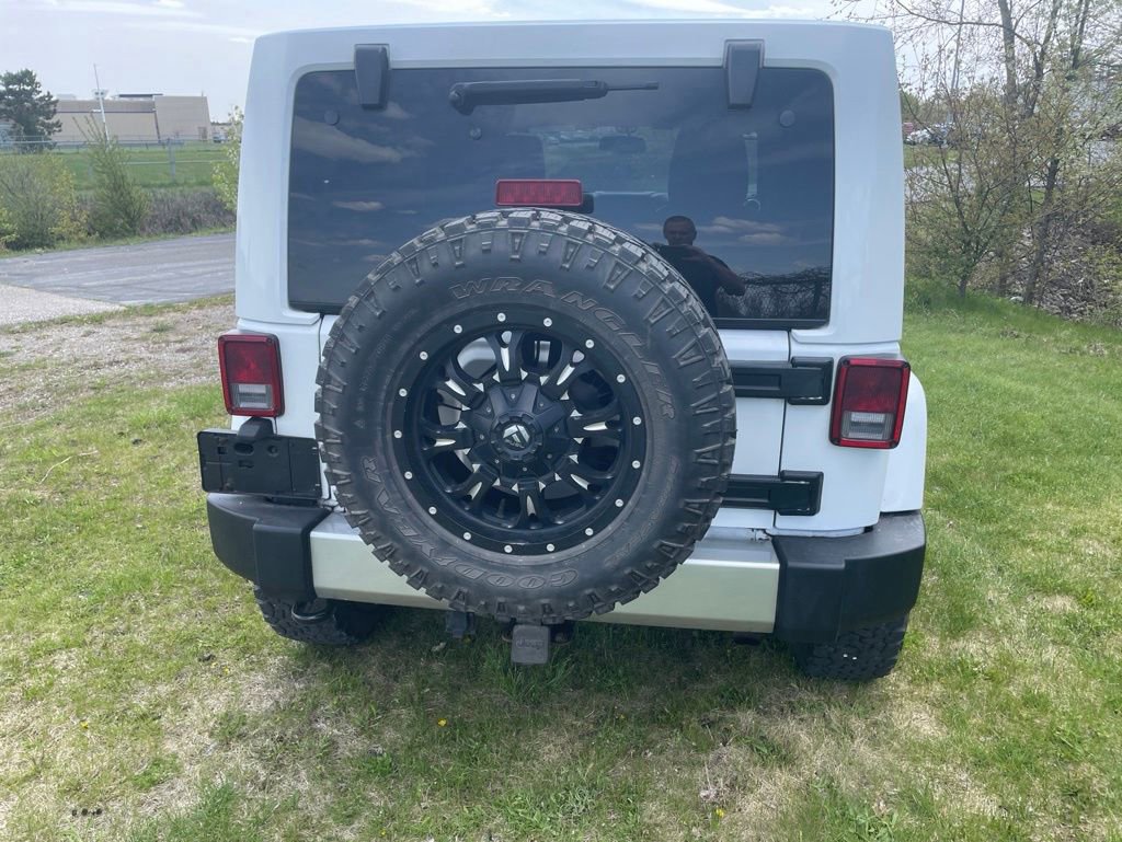 Used 2018 Jeep Wrangler Unlimited Sahara w/ Connectivity Group AWD/4WD image 9