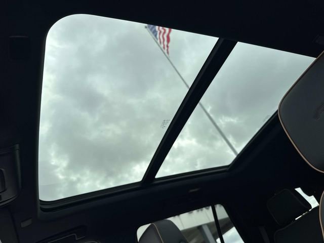 Used 2024 GMC Yukon AT4 w/ Technology Package image 21