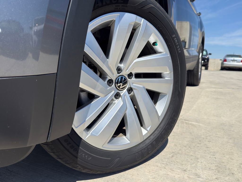 Used 2023 Volkswagen Atlas Cross Sport SE image 3
