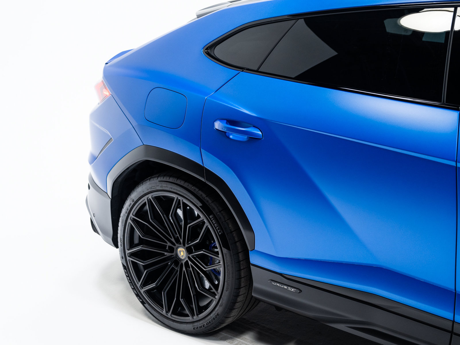 Used 2025 Lamborghini Urus SE AWD/4WD image 18