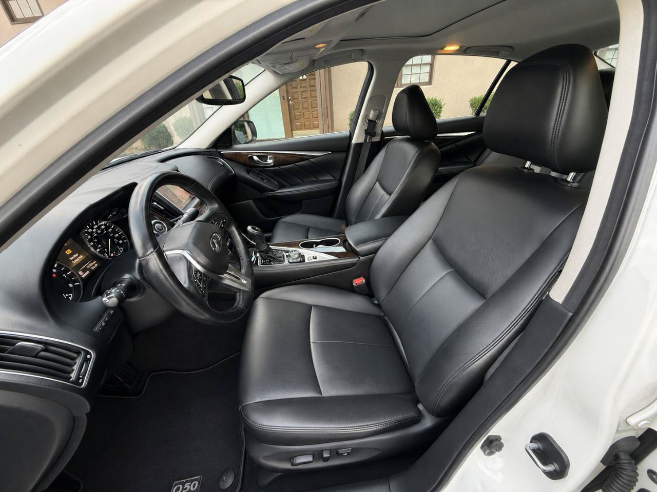 Used 2018 INFINITI Q50 Luxe w/ Essential Package (2.0T Luxe) AWD/4WD image 10