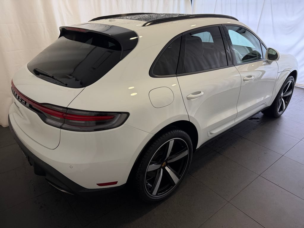 Certified 2025 Porsche Macan AWD/4WD image 9