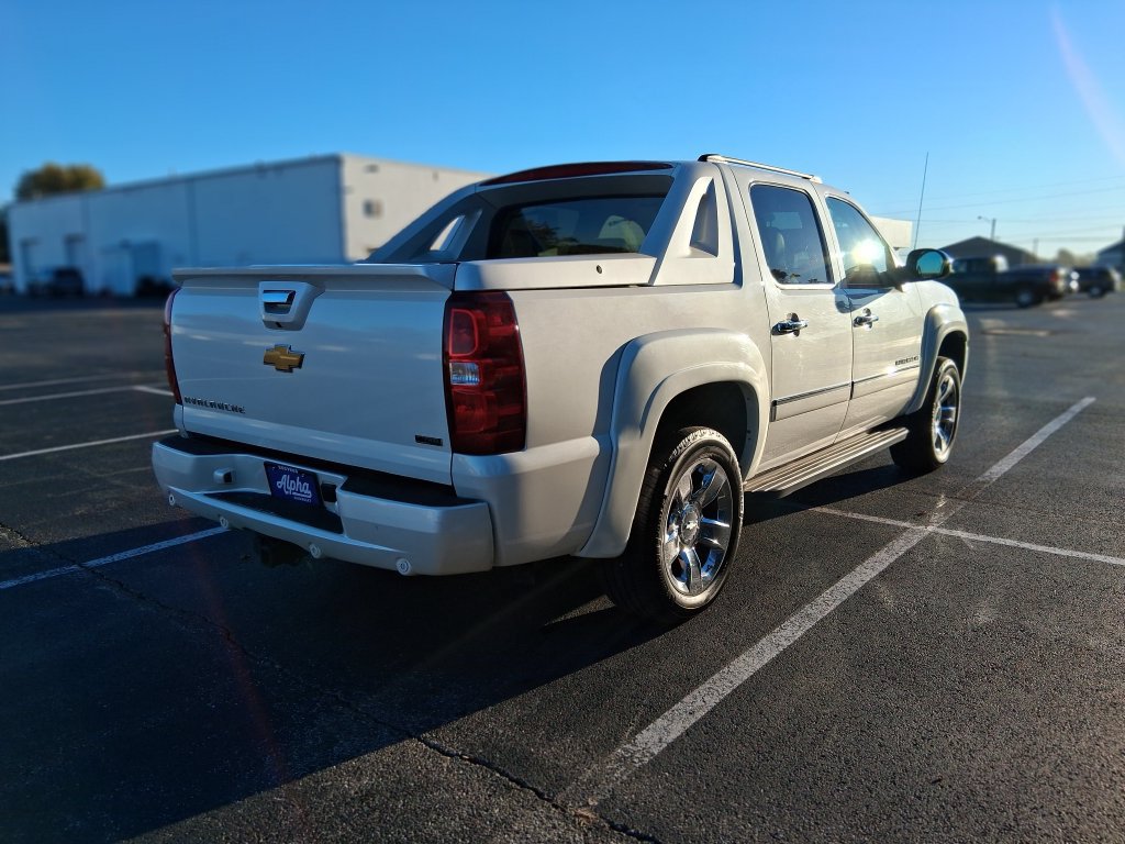 Used 2012 Chevrolet Avalanche LTZ AWD/4WD image 8