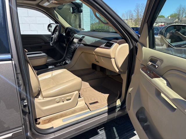 Used 2014 Cadillac Escalade ESV Premium AWD/4WD image 8