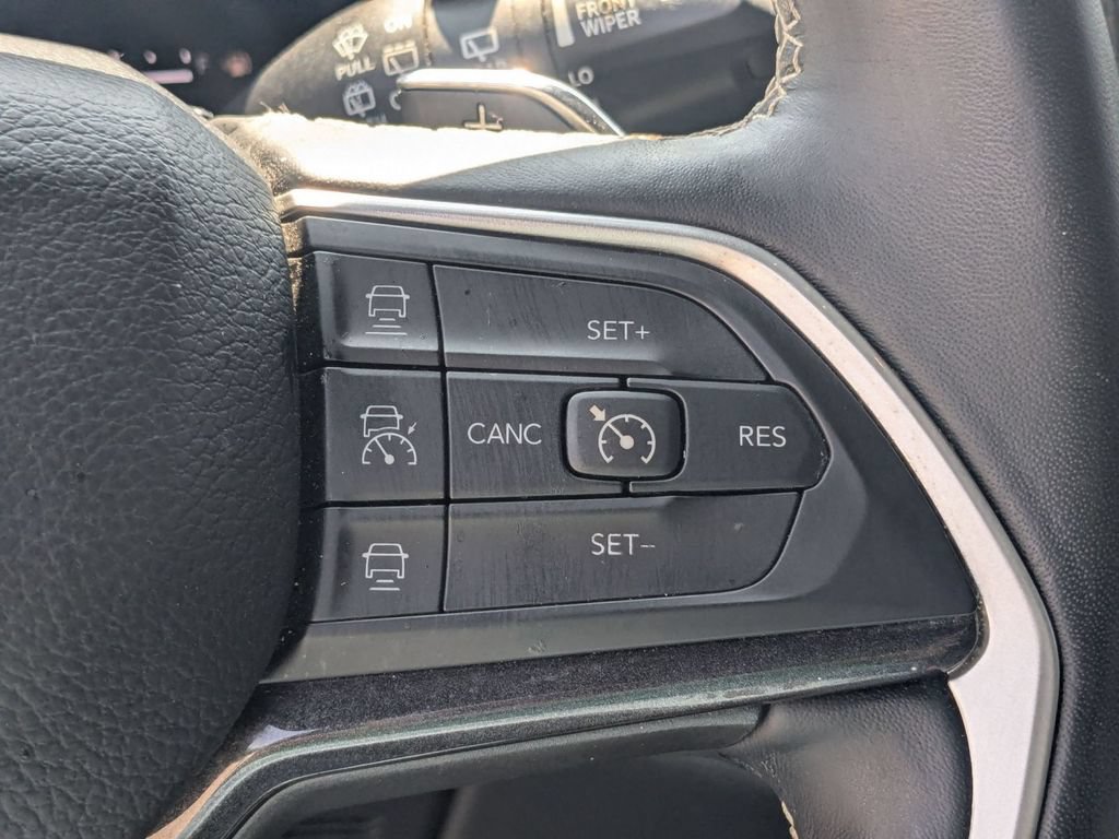 Used 2022 Jeep Grand Cherokee L Laredo AWD/4WD image 19