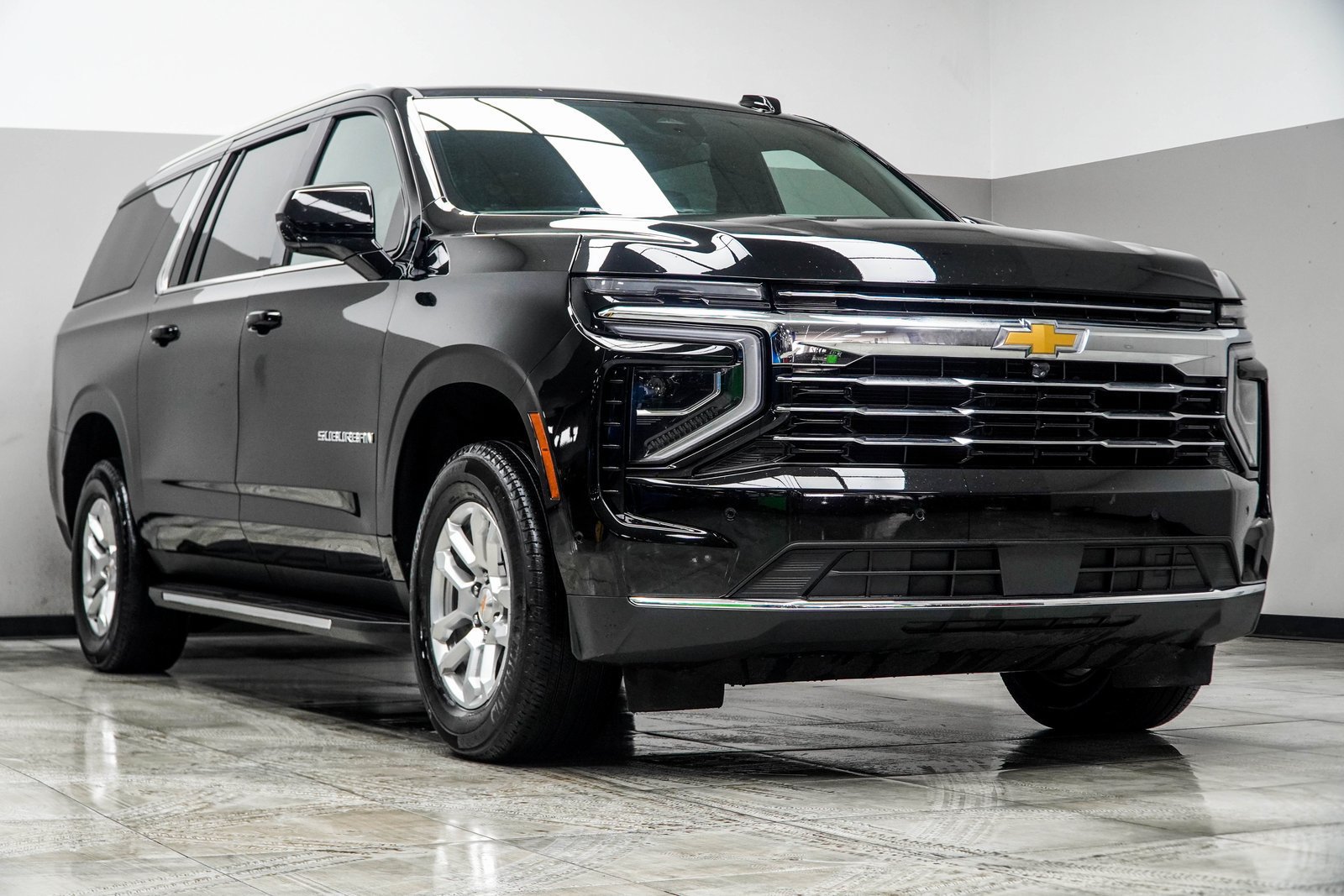 Used 2025 Chevrolet Suburban LT AWD/4WD image 5