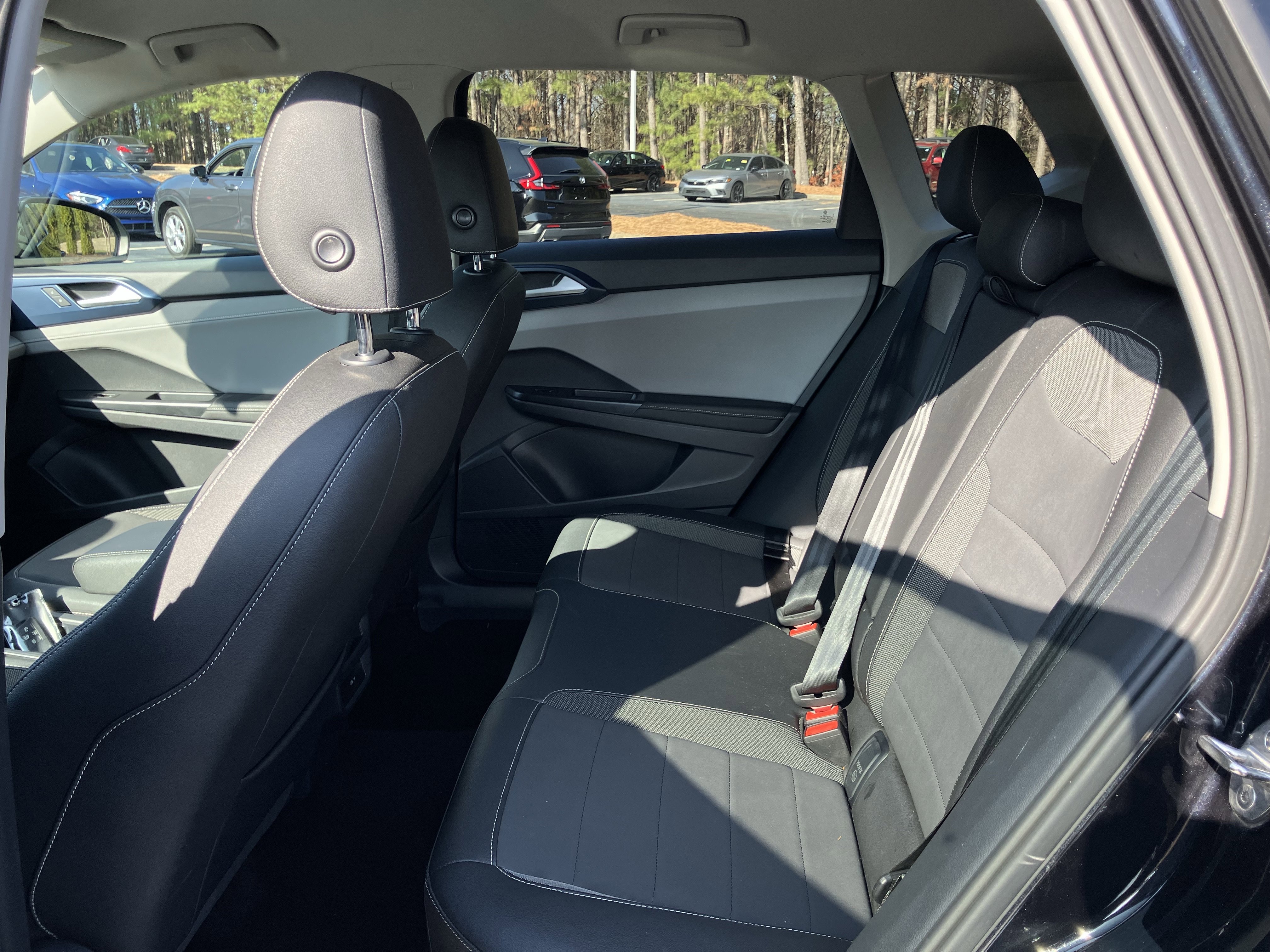 Used 2024 Volkswagen Taos SE image 32