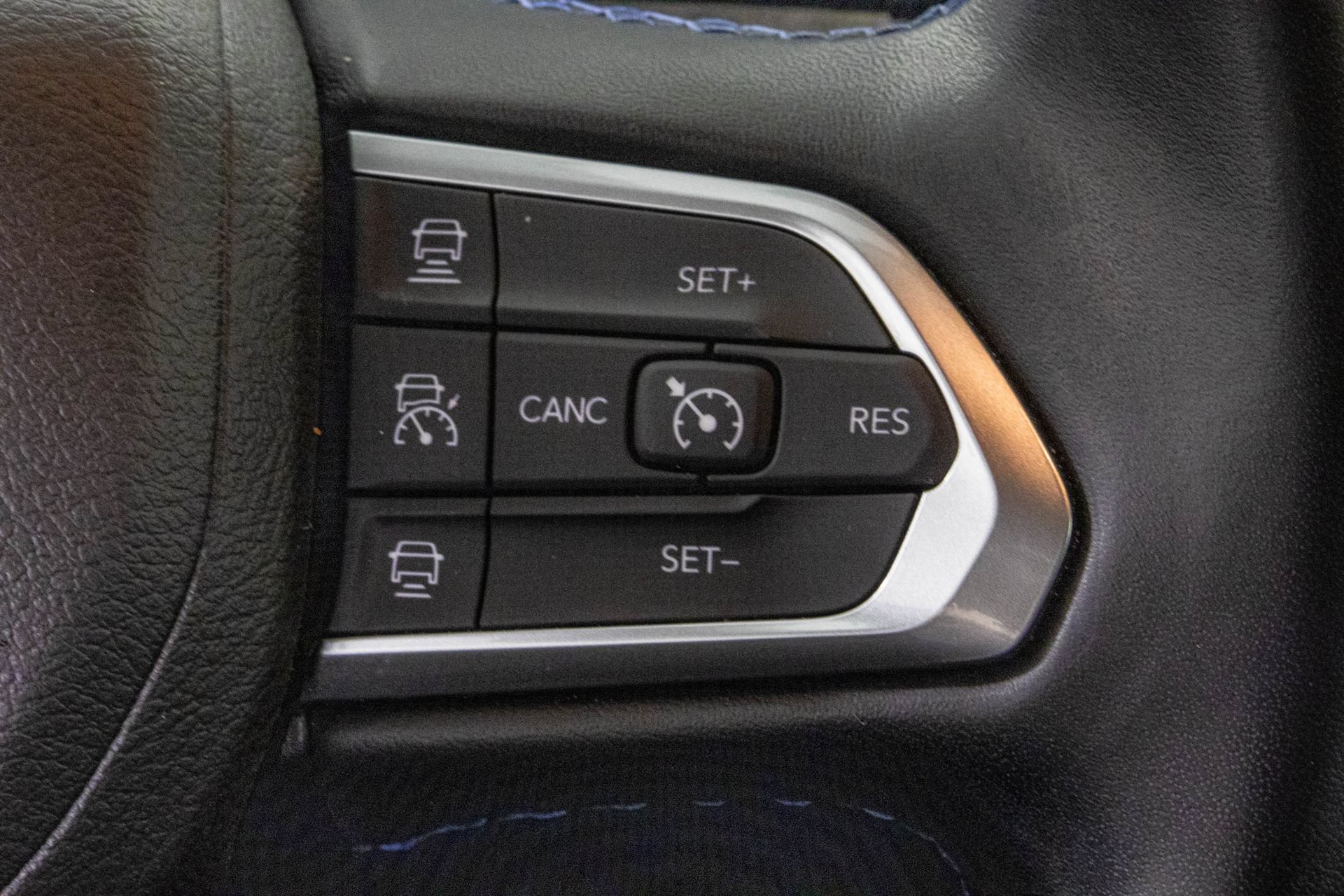 Used 2022 Jeep Compass Latitude w/ Convenience Group AWD/4WD image 32