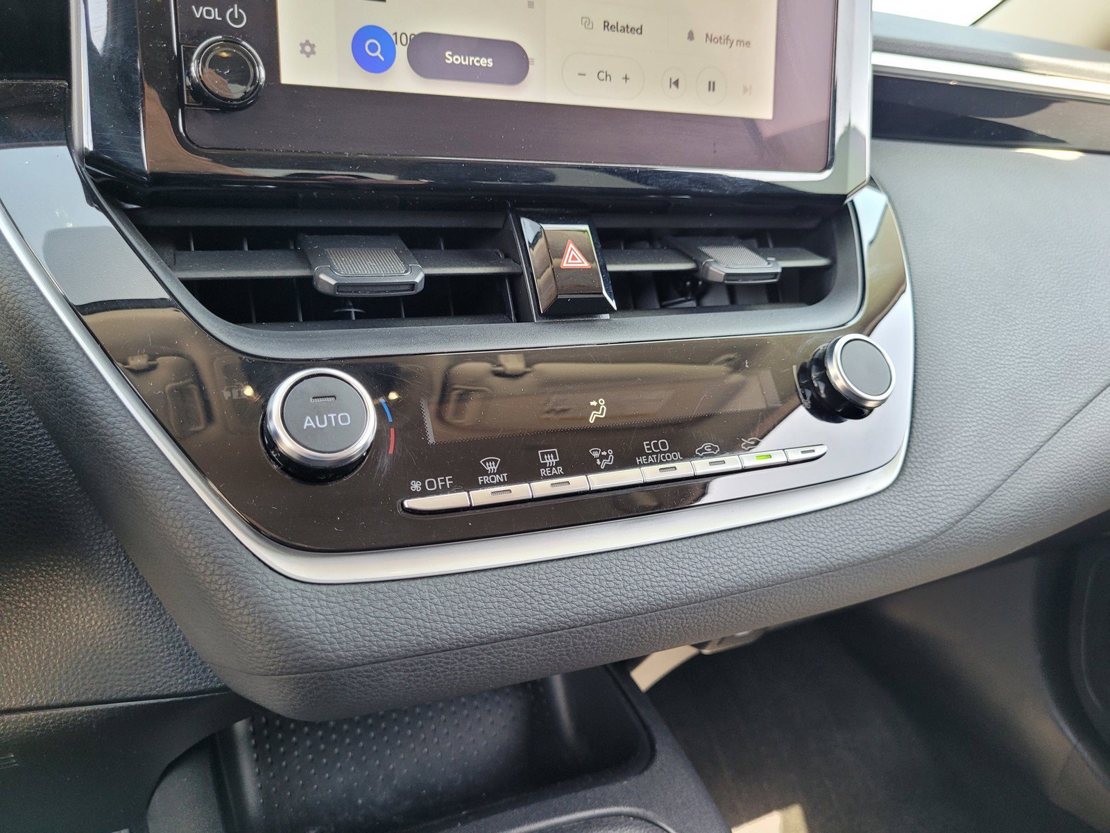 Used 2023 Toyota Corolla LE FWD image 19