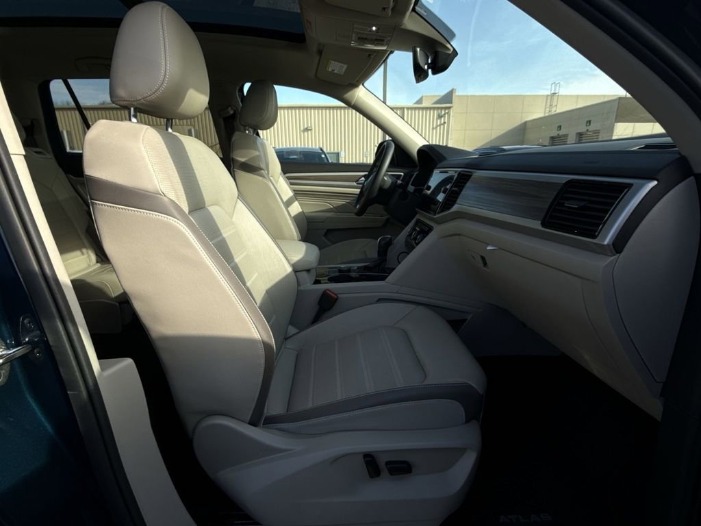 Used 2021 Volkswagen Atlas SEL Premium image 28