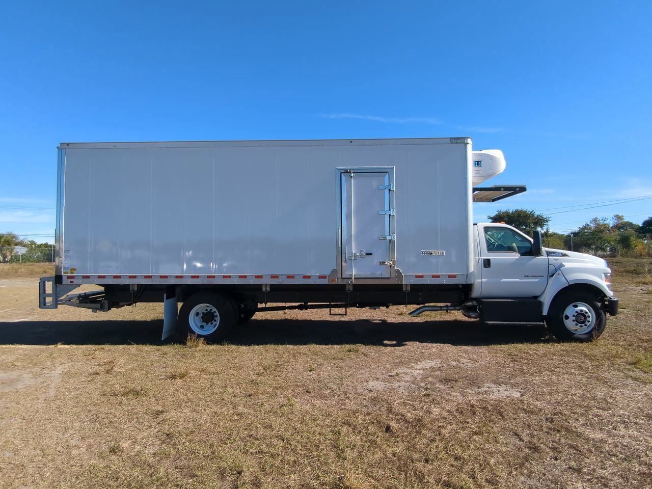 New 2026 Ford F750 2WD Regular Cab Super Duty image 3