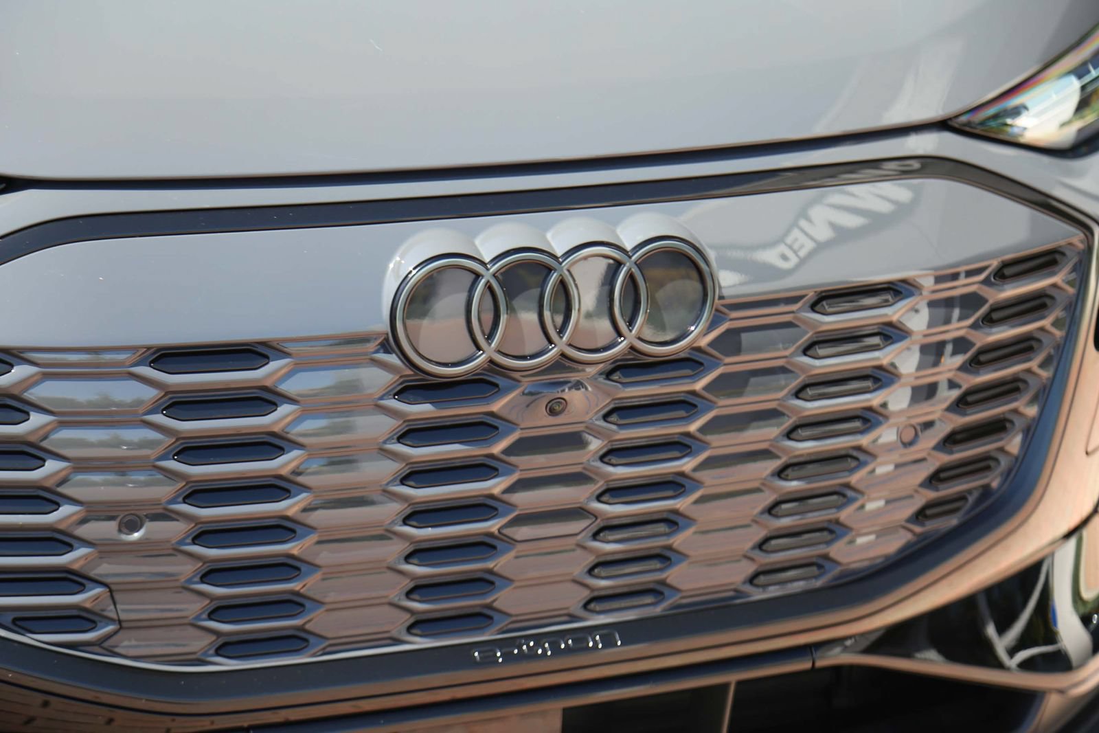 Certified 2025 Audi SQ6 e-tron Prestige AWD/4WD image 12