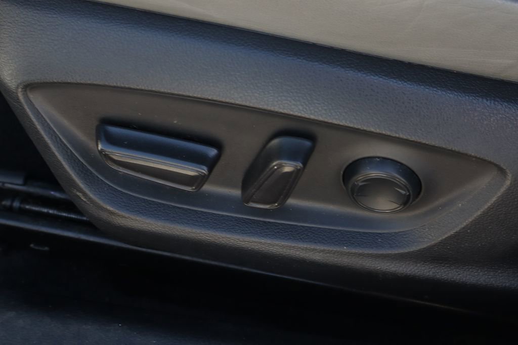 Used 2020 Toyota Avalon XSE image 19