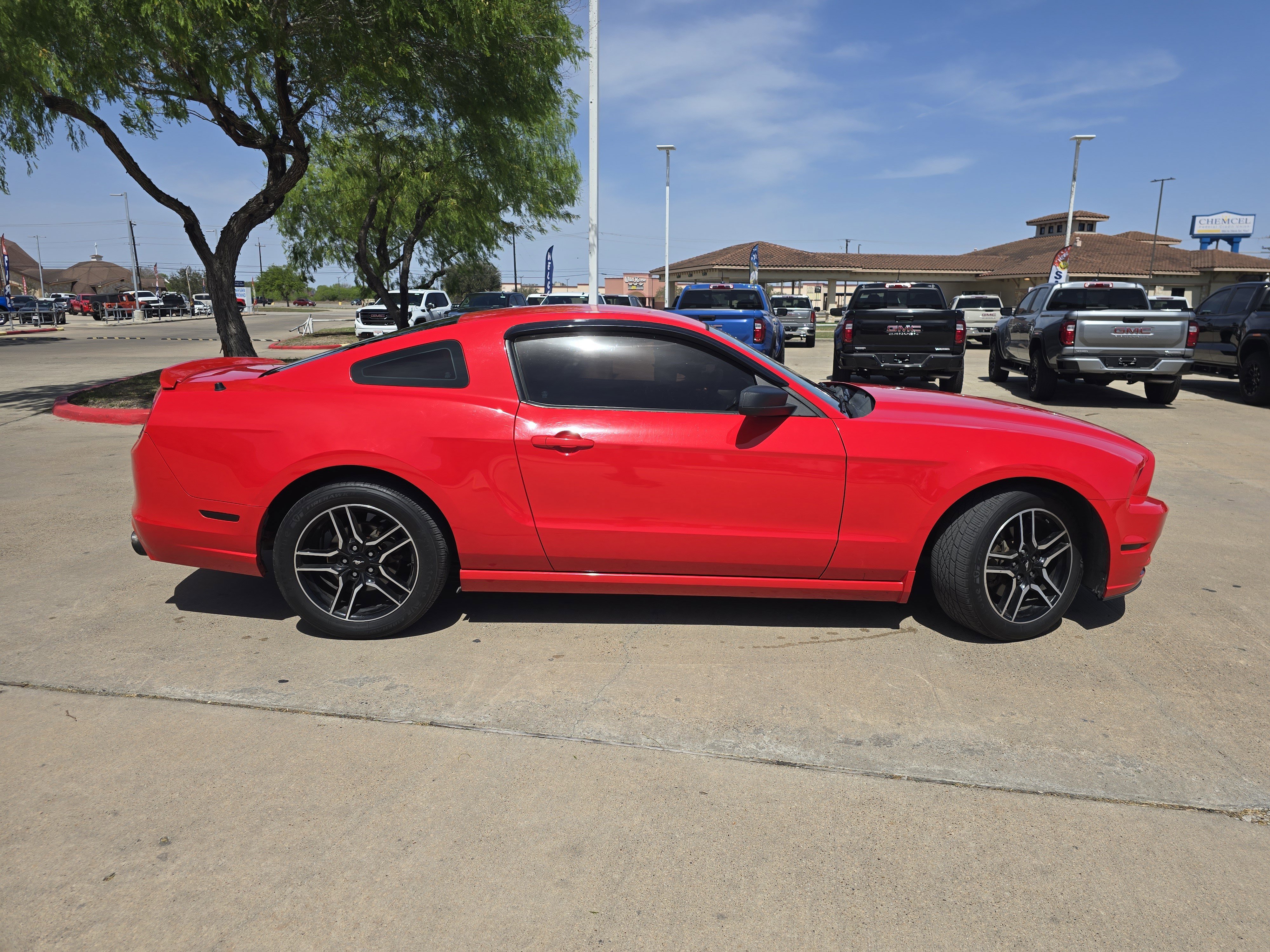 Used 2014 Ford Mustang Coupe image 2