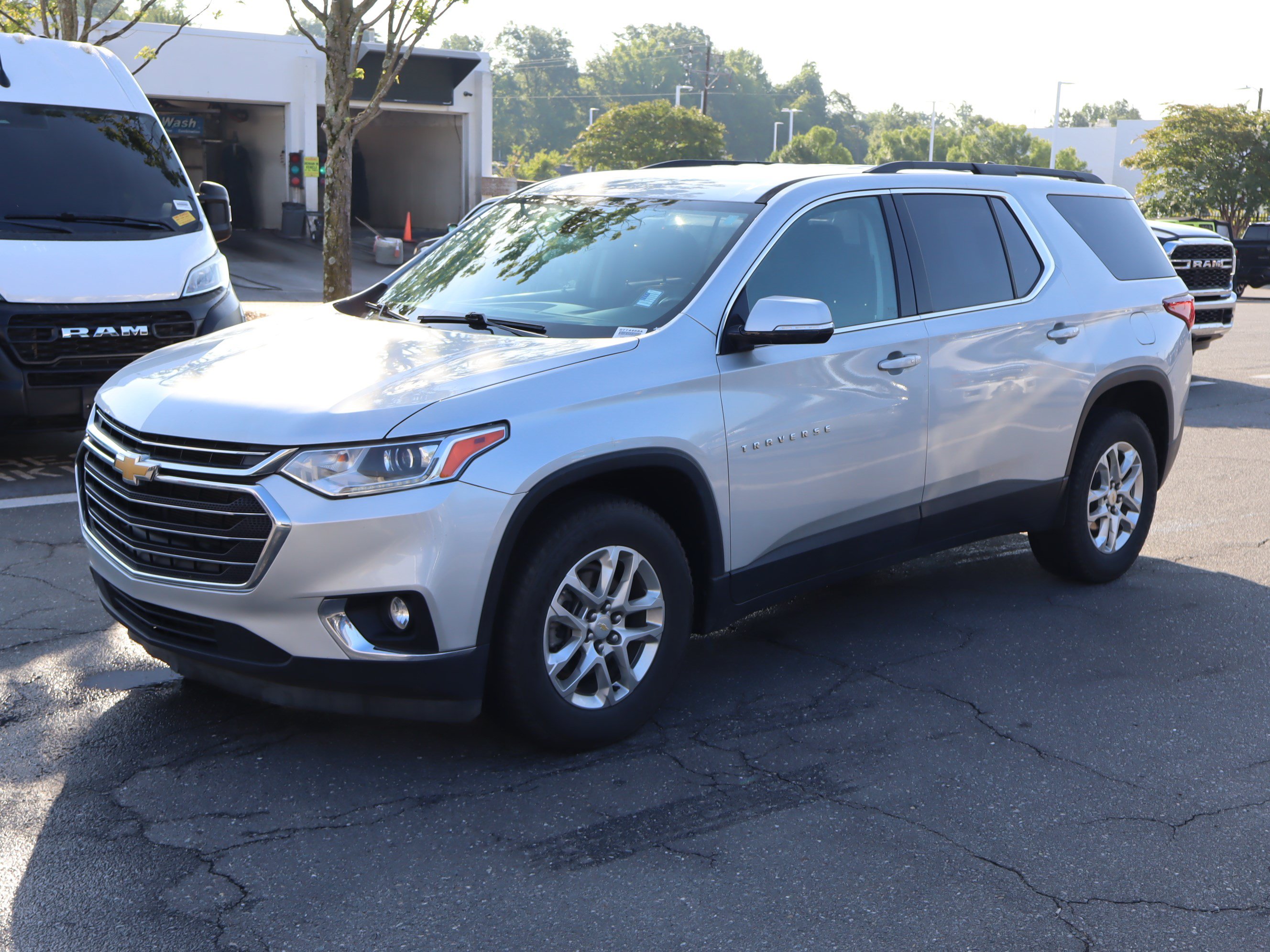 Used 2020 Chevrolet Traverse LT FWD image 5