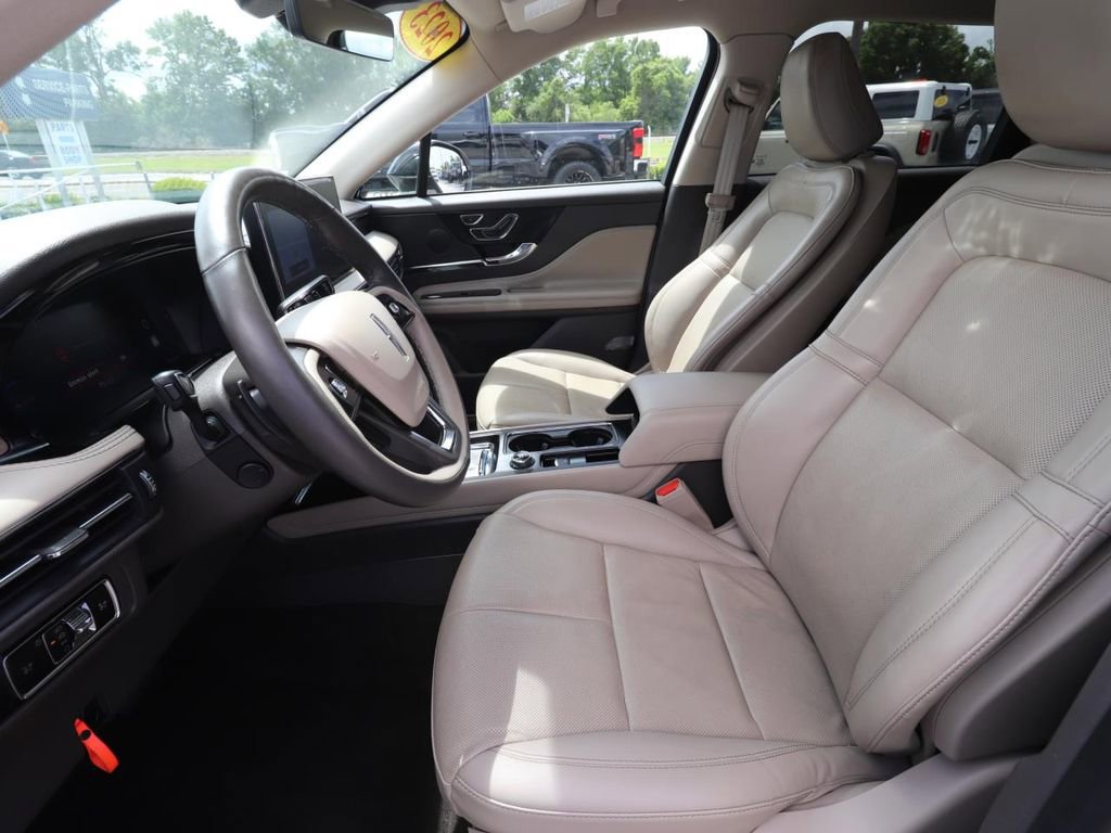 Used 2023 Lincoln Corsair Reserve w/ Equipment Group 201A FWD image 2