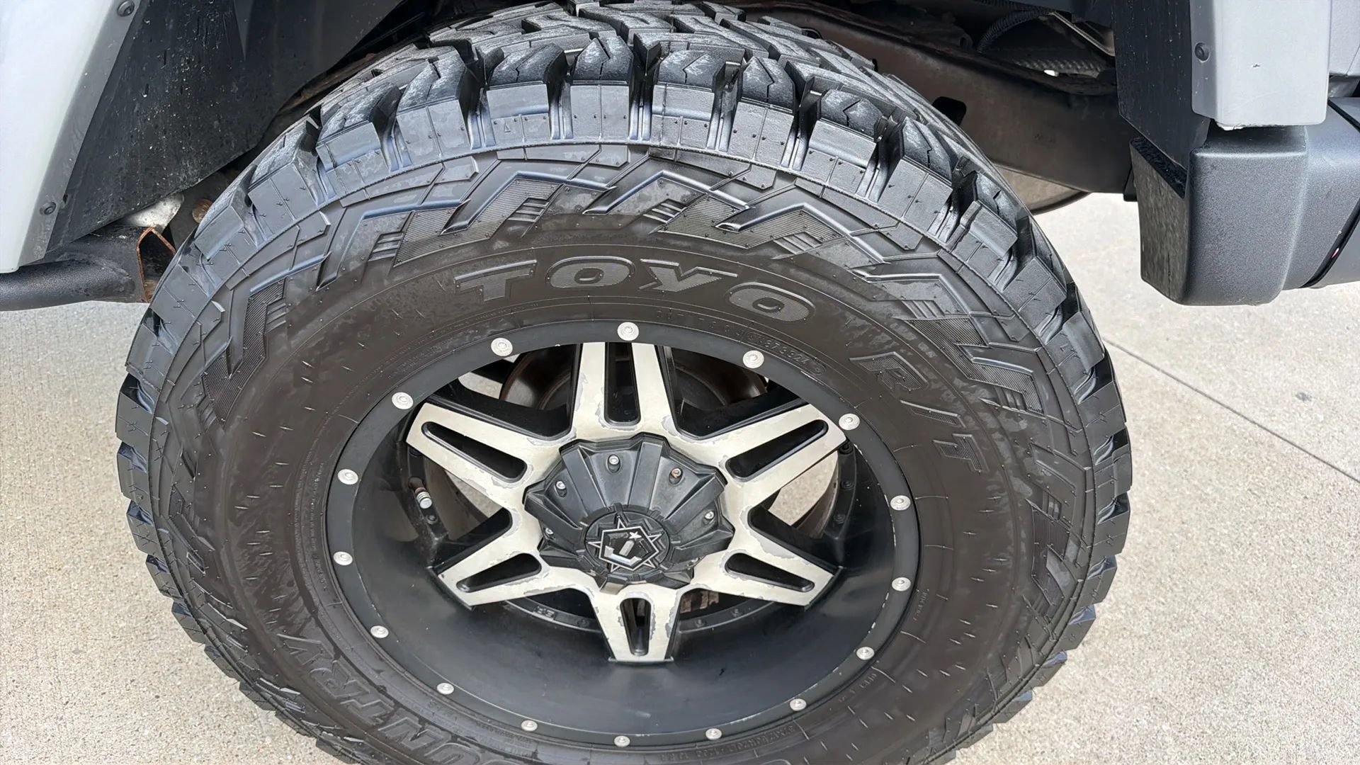 Used 2016 Jeep Wrangler Unlimited Rubicon image 33