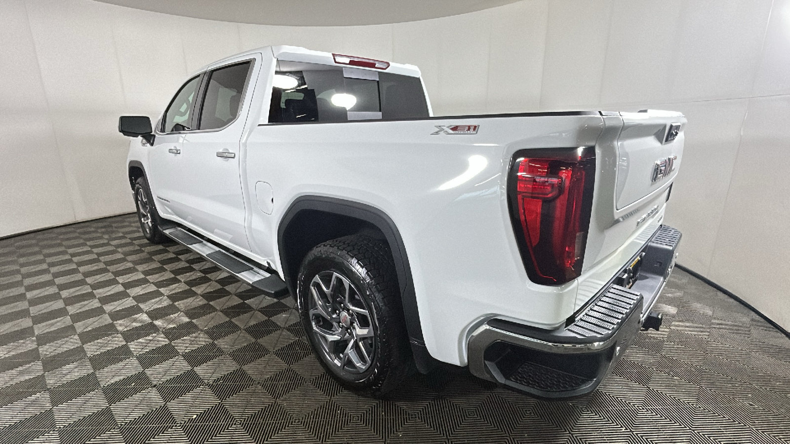 Used 2026 GMC Sierra 1500 SLT w/ SLT Premium Plus Package AWD/4WD image 5