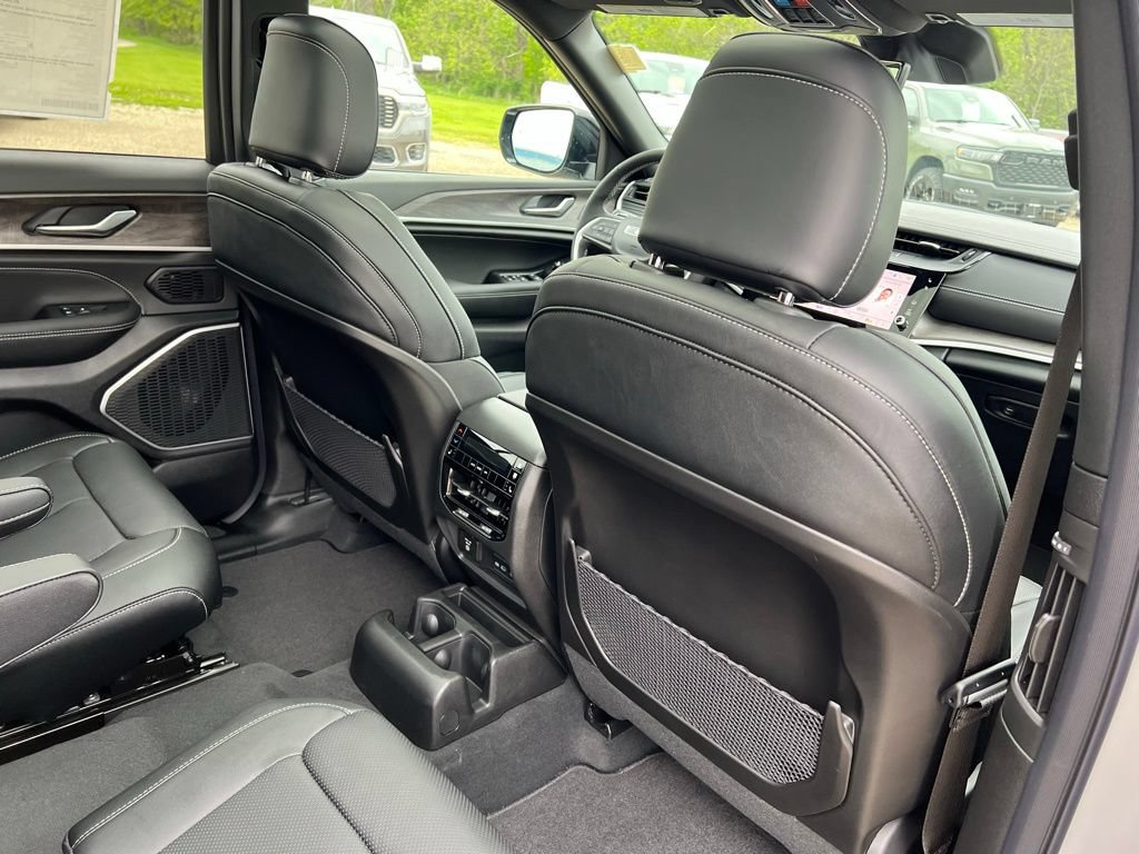 New 2026 Jeep Grand Cherokee L Limited AWD/4WD image 19
