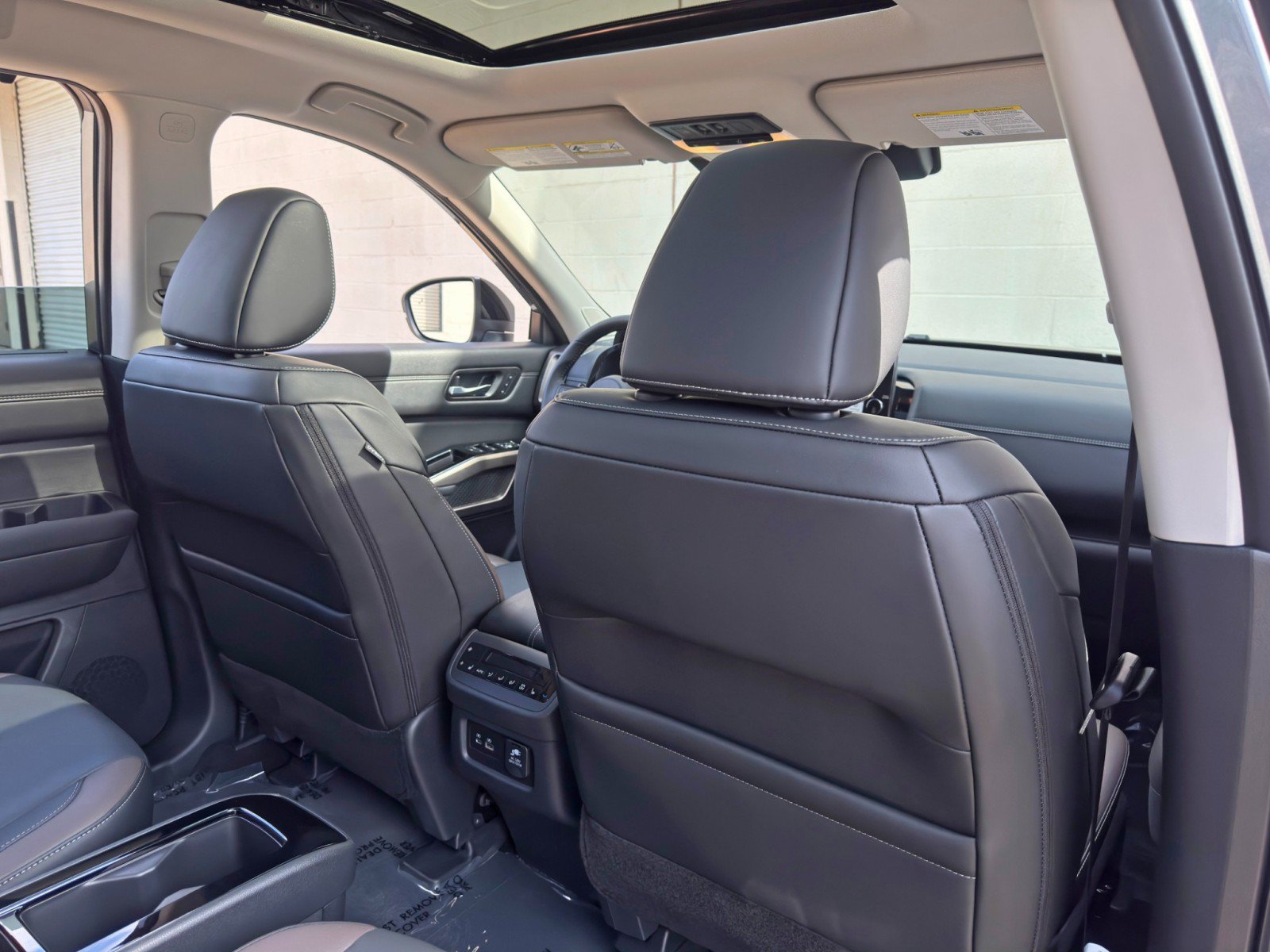 Used 2025 Nissan Pathfinder Platinum AWD/4WD image 38