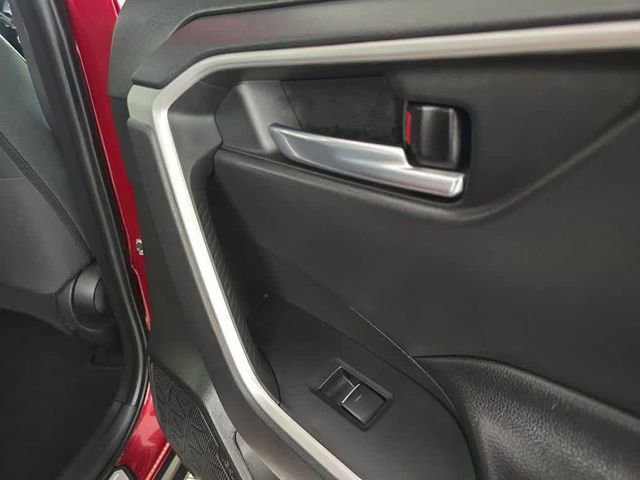 Used 2022 Toyota RAV4 XLE w/ Convenience Package image 12