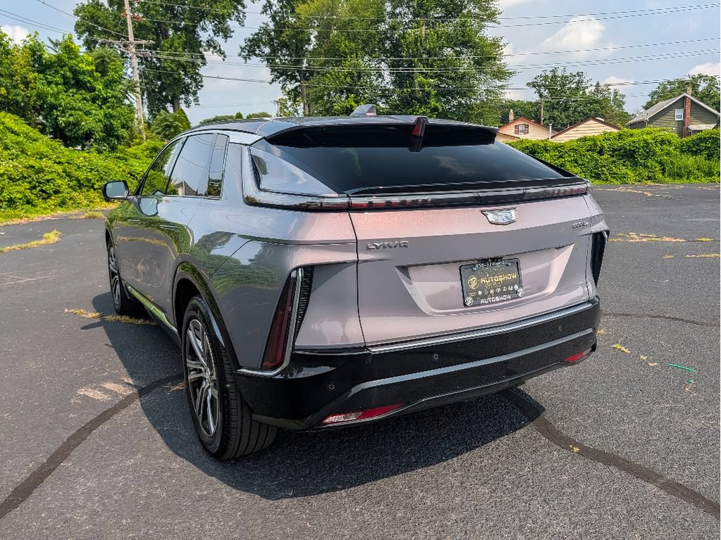 Used 2024 Cadillac Lyriq Luxury AWD/4WD image 8