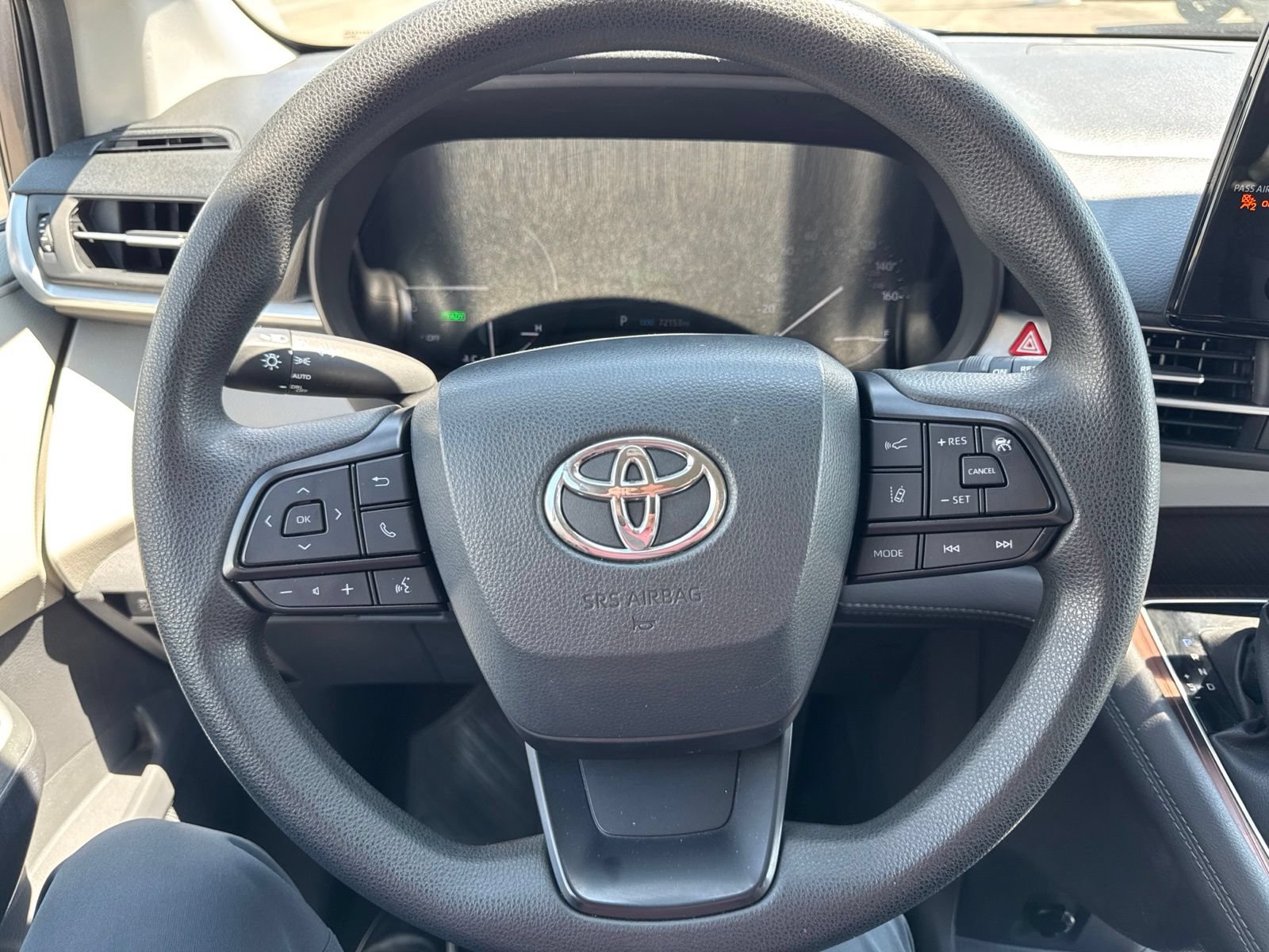 Used 2024 Toyota Sienna LE FWD image 20