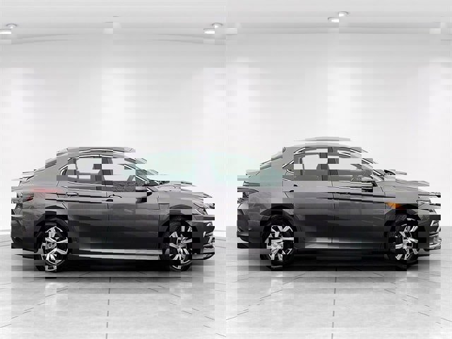 Used 2023 Toyota Camry LE image 3