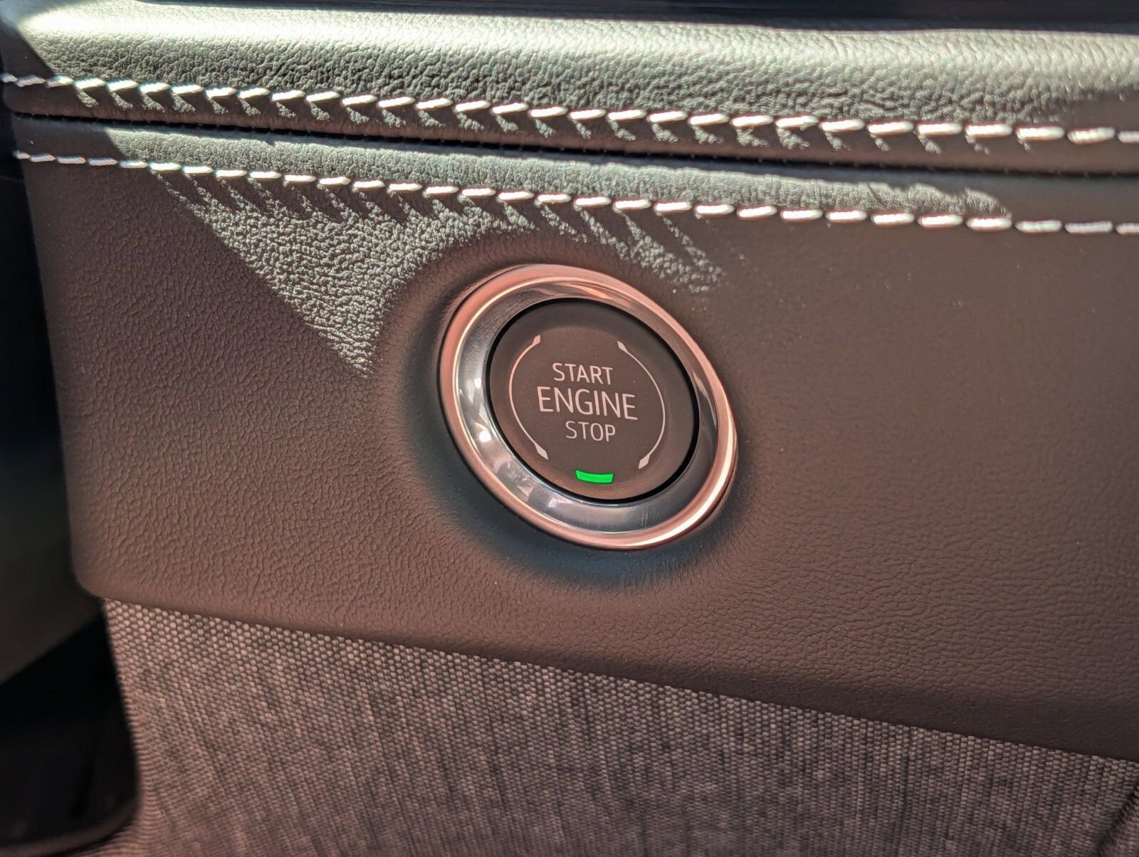 New 2026 Cadillac Escalade ESV Platinum Sport w/ LPO, ONYX Package AWD/4WD image 14