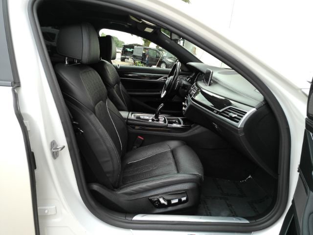Used 2019 BMW 750i w/ Executive Package RWD image 23