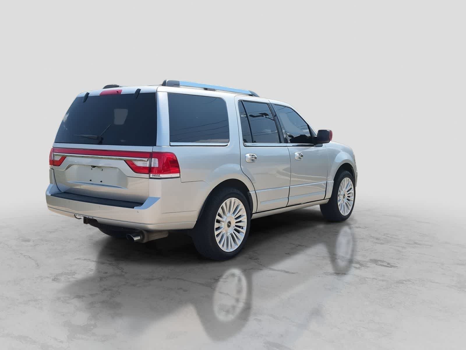 Used 2017 Lincoln Navigator Select AWD/4WD image 8