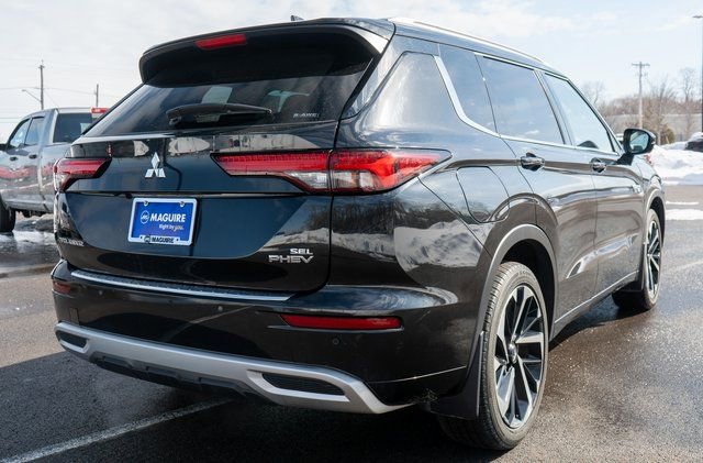 Used 2023 Mitsubishi Outlander 4WD Plug-In Hybrid image 6