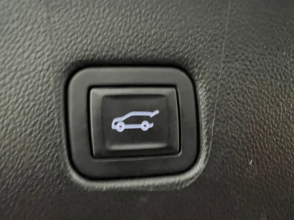 Used 2022 Chevrolet Blazer LT image 17