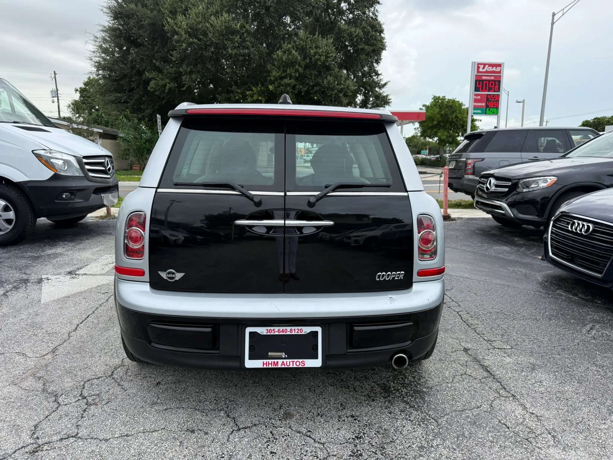 Used 2011 MINI Cooper Clubman FWD image 4