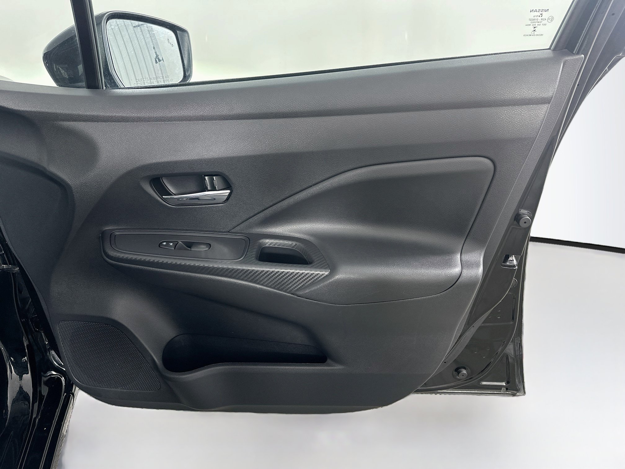 Used 2025 Nissan Versa SV FWD image 30