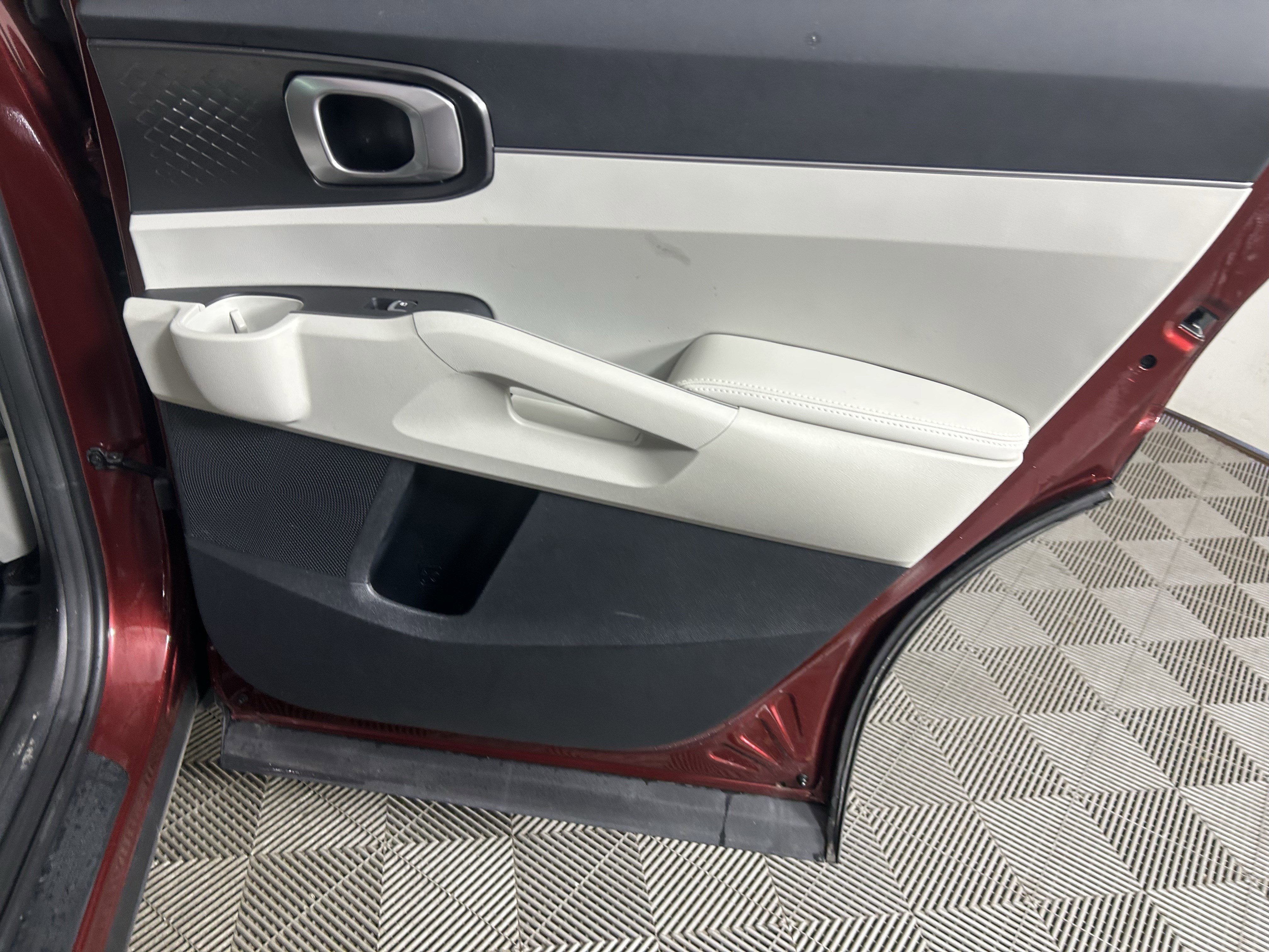 Used 2025 Kia Sorento S w/ Panoramic Sunroof Package image 34