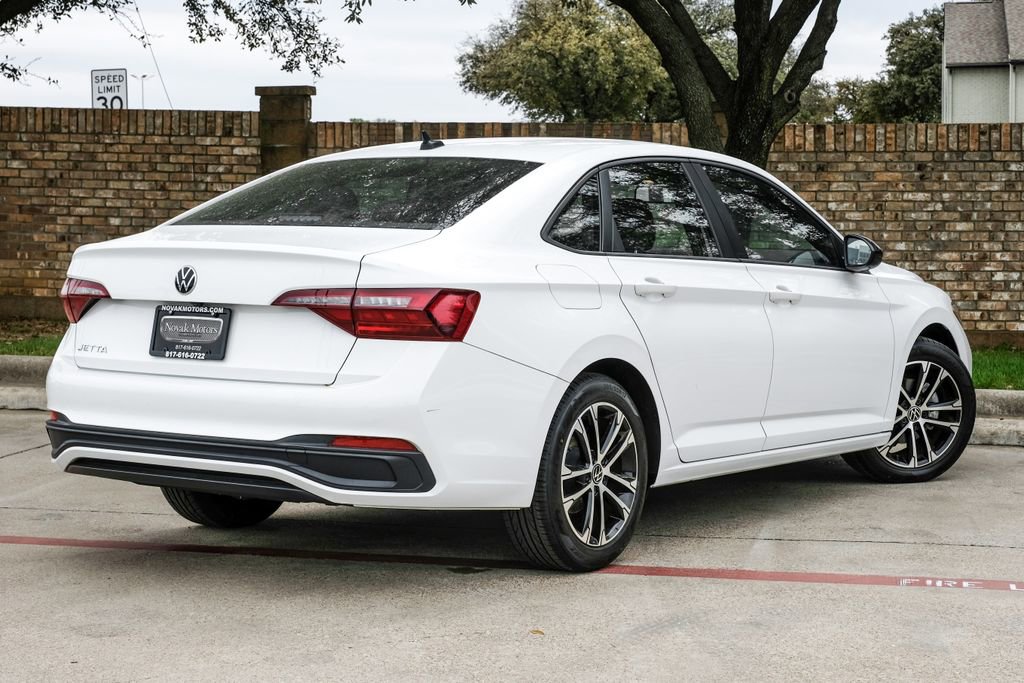 Used 2022 Volkswagen Jetta Sport image 15
