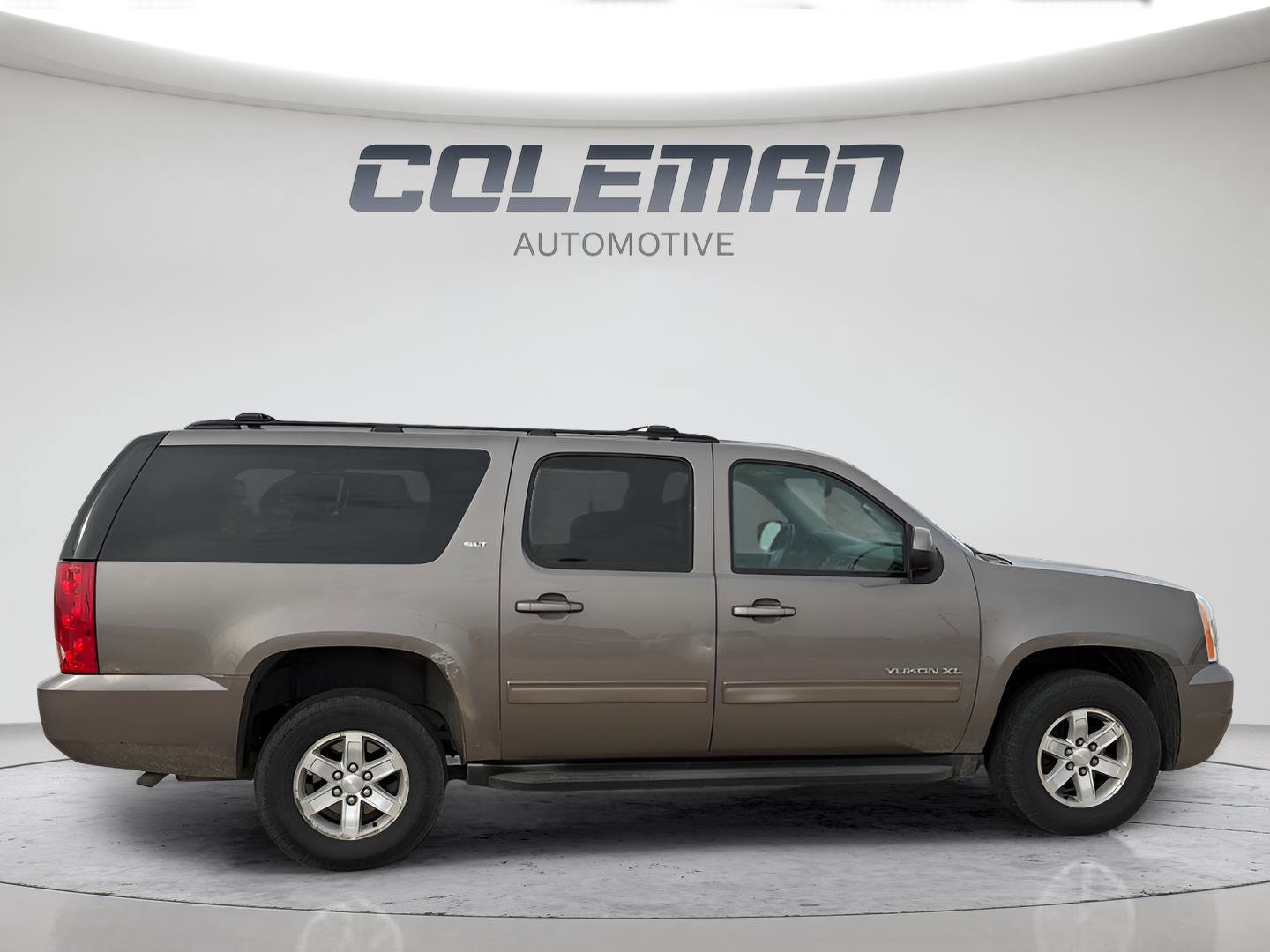 Used 2014 GMC Yukon XL SLT w/ SLT-2 Equipment Package AWD/4WD image 6