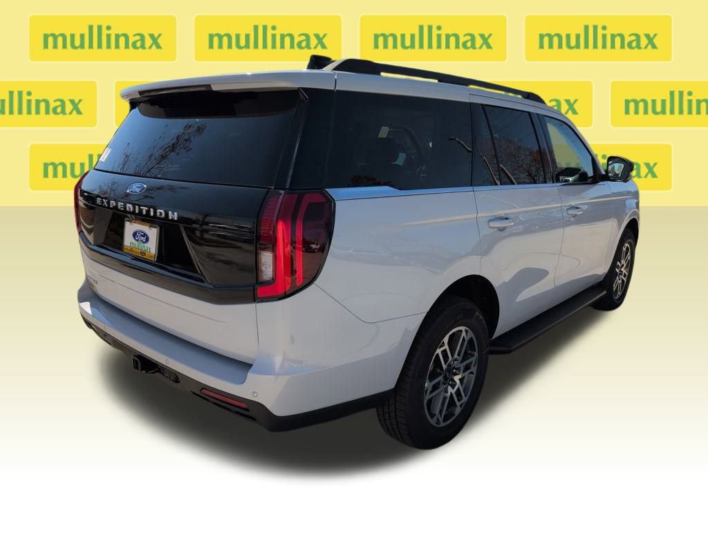 New 2026 Ford Expedition Active image 3