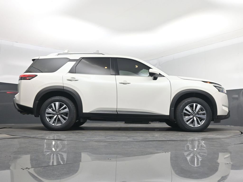 Used 2024 Nissan Pathfinder SL image 16
