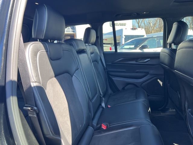 Used 2025 Jeep Grand Cherokee Altitude image 25