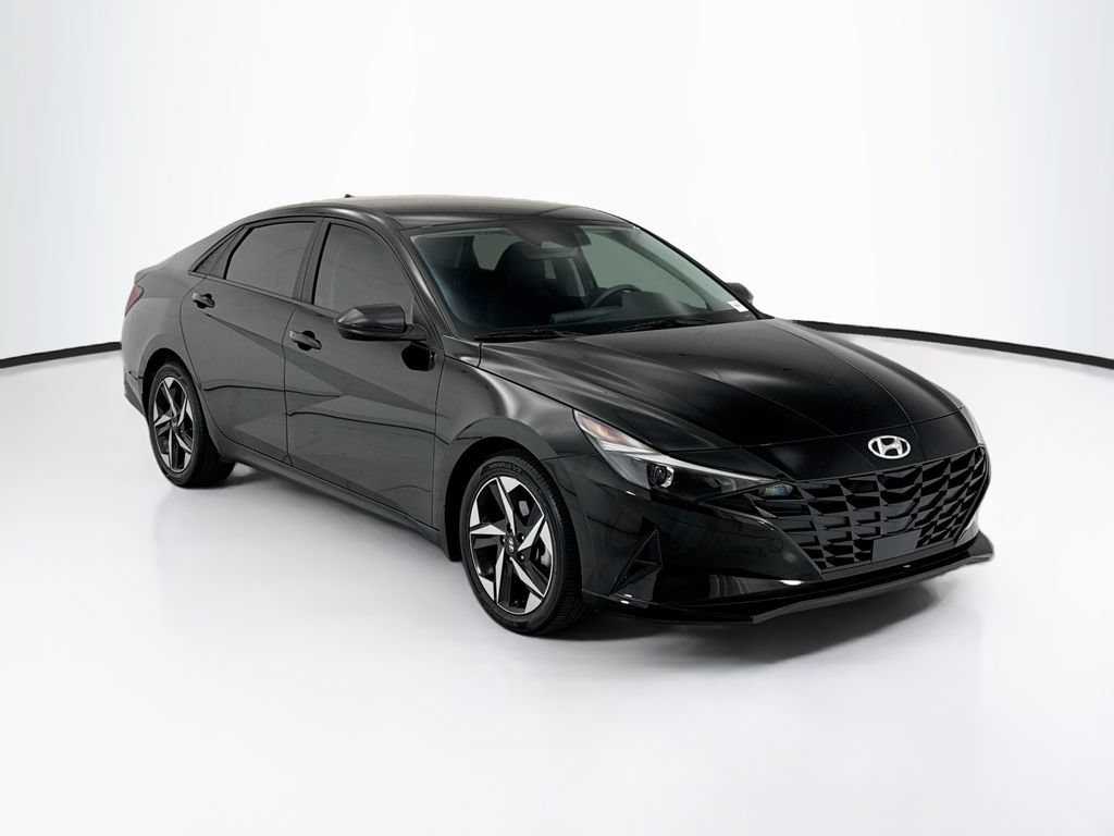 Used 2023 Hyundai Elantra SEL w/ Convenience Package FWD image 3