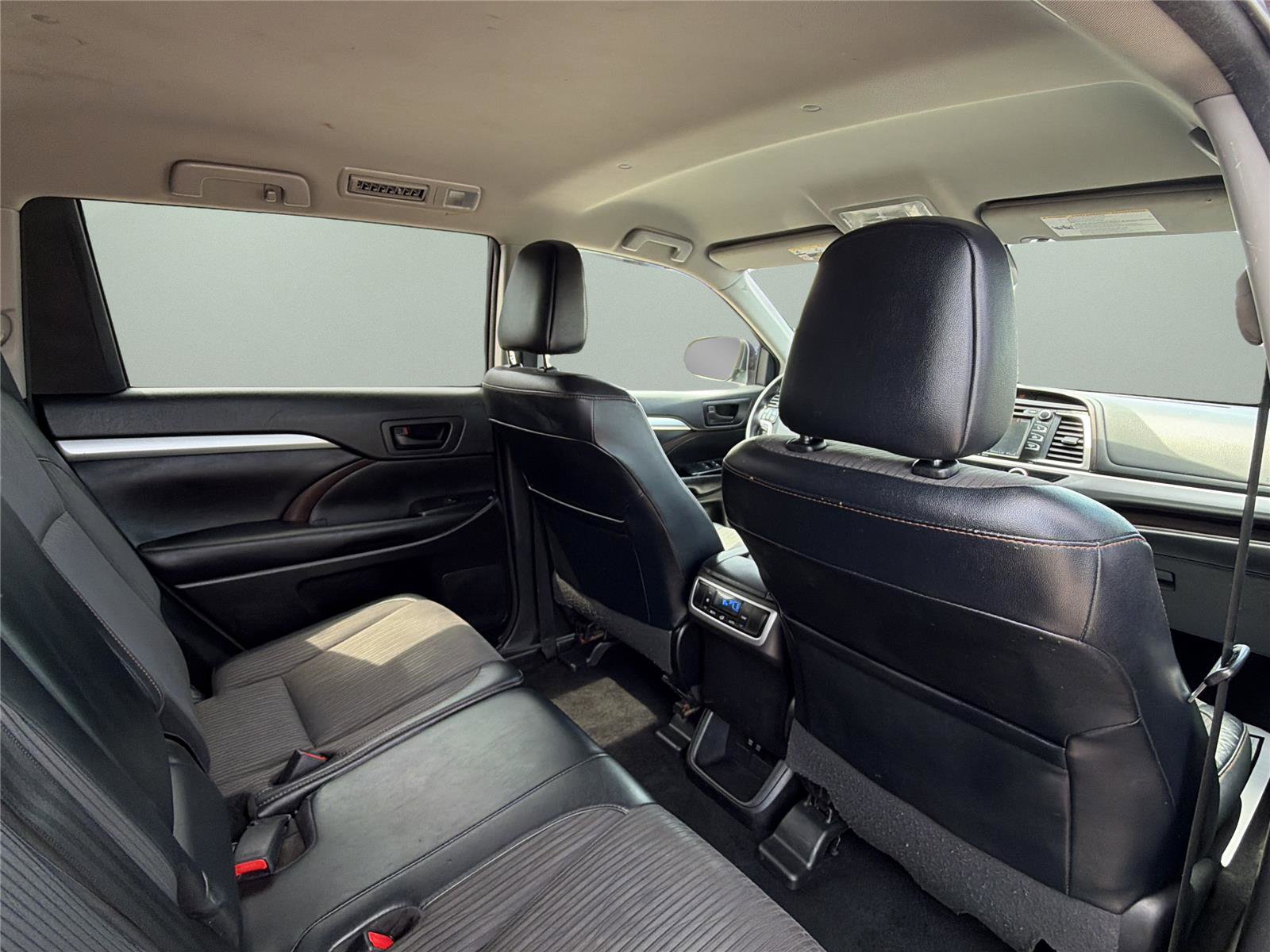 Used 2017 Toyota Highlander Plus w/ Carpet Mat Package AWD/4WD image 21