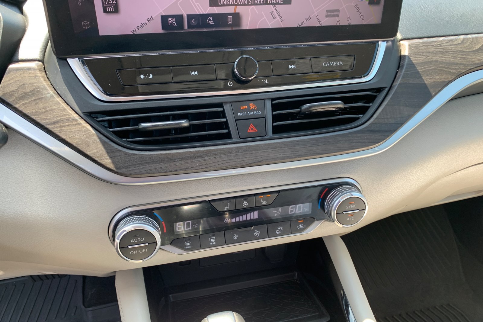 Used 2024 Nissan Altima 2.5 SL FWD image 23