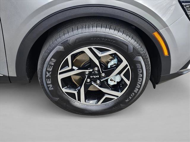 Used 2024 Kia Sportage LX image 9