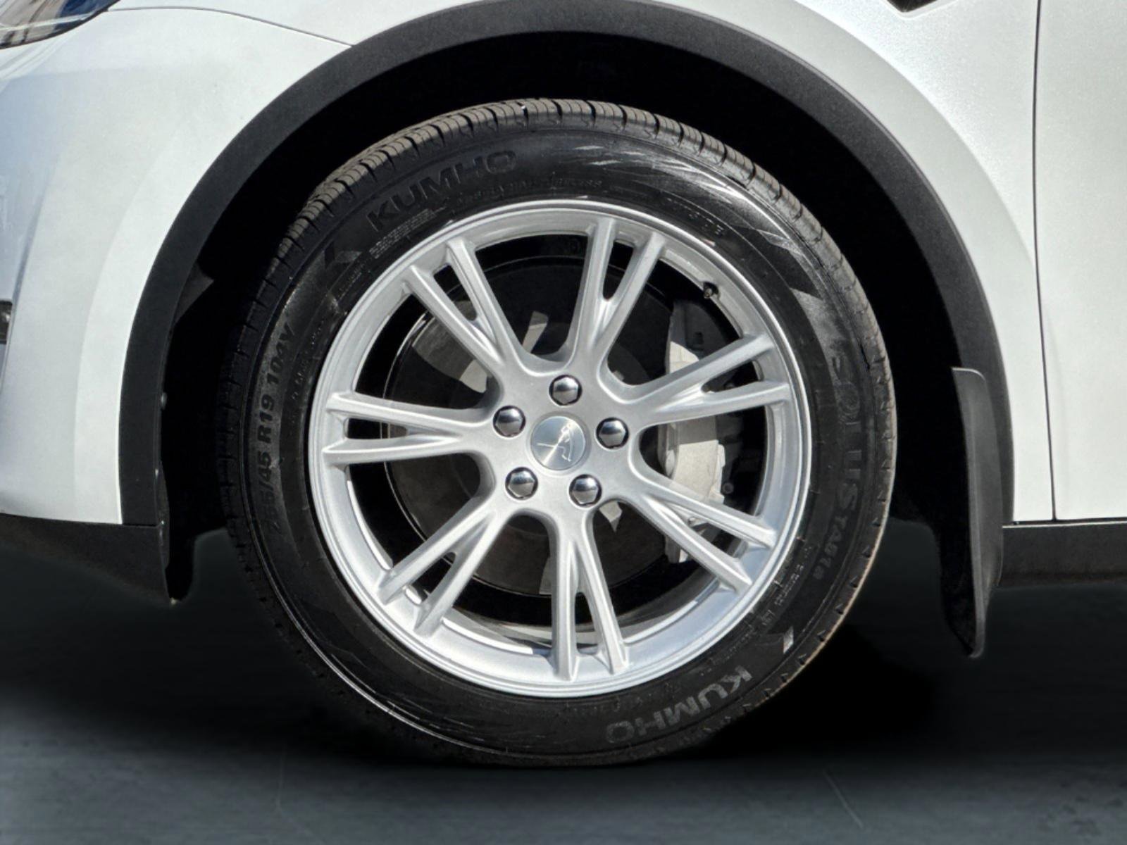 Used 2023 Tesla Model Y Long Range image 24