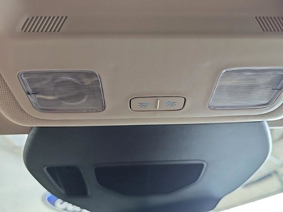 Used 2020 Ford Escape SE image 24