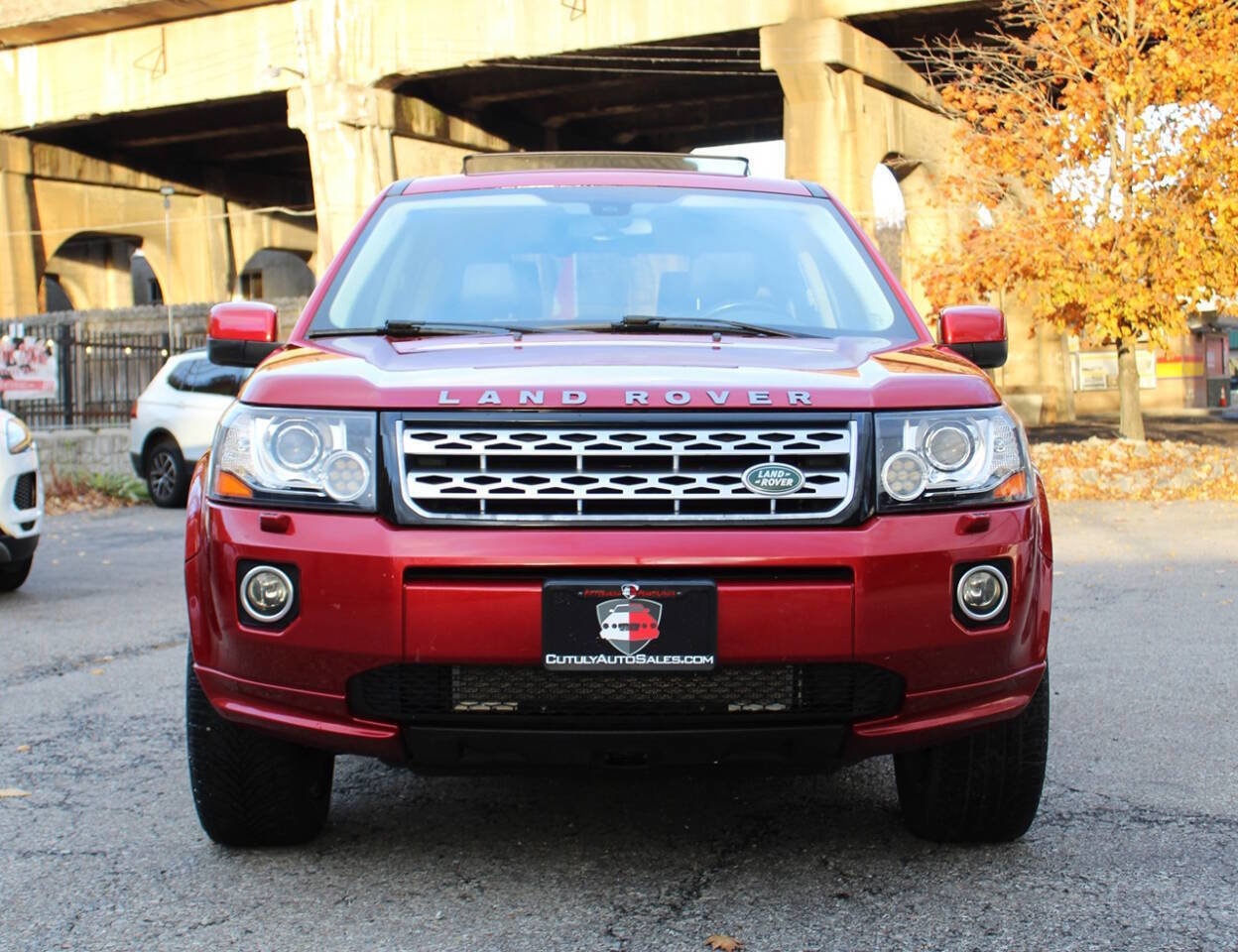 Used 2014 Land Rover LR2 HSE image 2