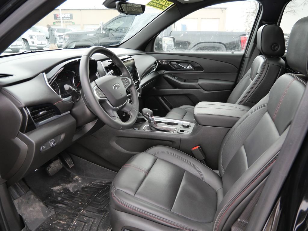 Used 2023 Chevrolet Traverse RS image 30